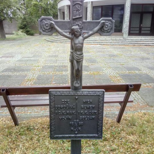 Pomník vojáka padlého 1866 u hřbitova v Mnichově Hradišti