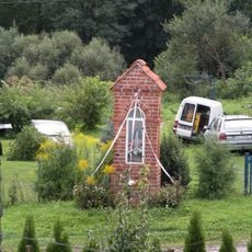 Kapliczka przydrożna, przy posesji nr 7