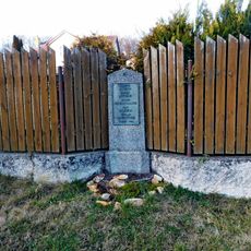 Pomníček obětem Květnové revoluce v ulici 8. května ve Stránčicích