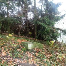 Kříž v Chotěšově u schodů