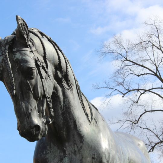 Socha koně v Zemském hřebčinci v Písku