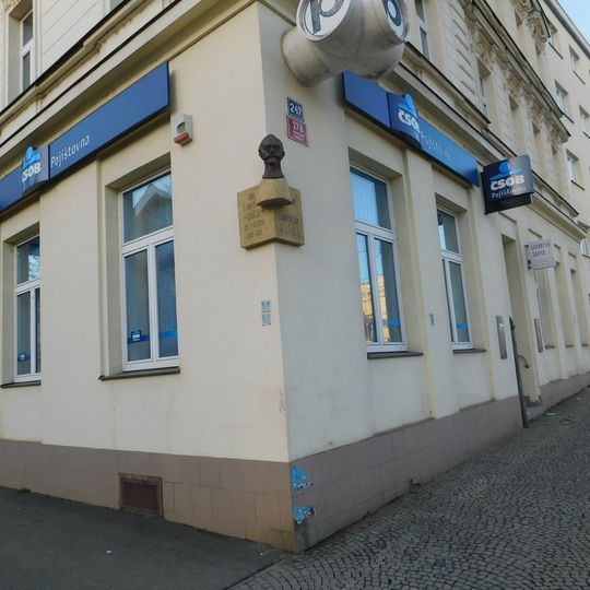 Pamětní deska Ladislavu Klímovi na domě Sokolovská 178 ve Vysočanech