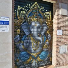 Mural en la persiana de cierre de un establecimiento representando al dios de la mitología hinduista Ganesha.