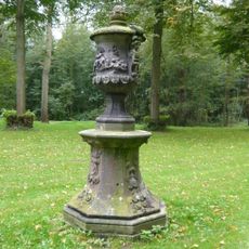 Huis te Manpad: sandstone vase