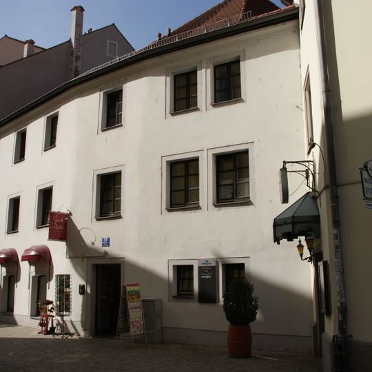 Wohn- und Geschäftshaus, ehemals Stadel