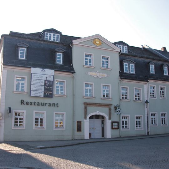 Gasthof in halboffener Bebauung und in Ecklage Fürstenplatz 5