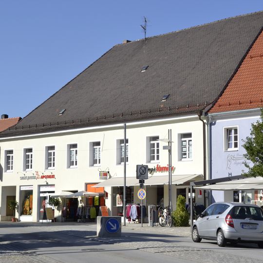 Wohn- und Geschäftshaus