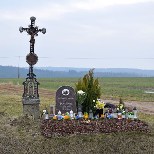 Kříž na křižovatce v Hroznějovicích