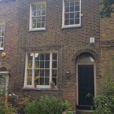 1, Bellevue Place E1