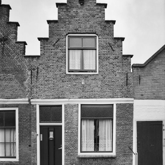 Huis met tuitgevel