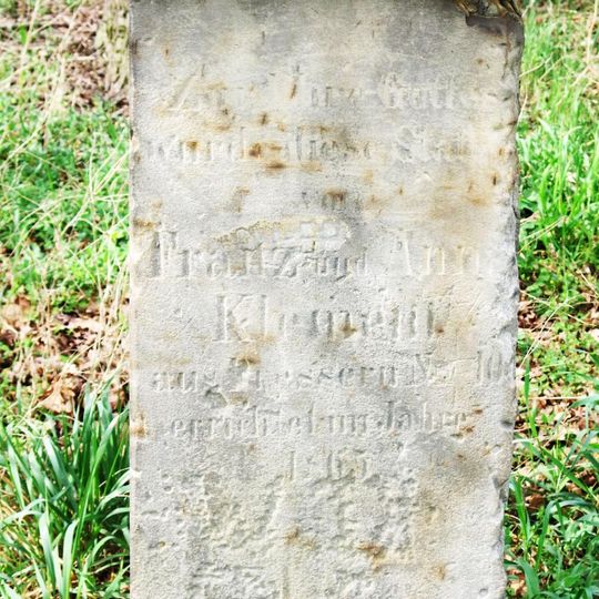 Kříž u silnice severně od Břežan