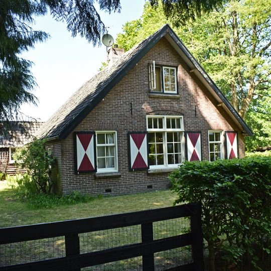 Voermanswoning van Staatsbosbeheer in ambachtelijk-traditionele stijl