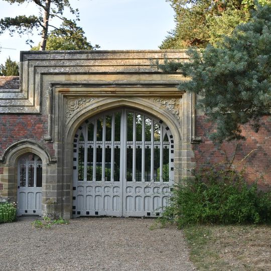 Park Walls Flanking Penshurst Lodge And Entrance To Hall Place