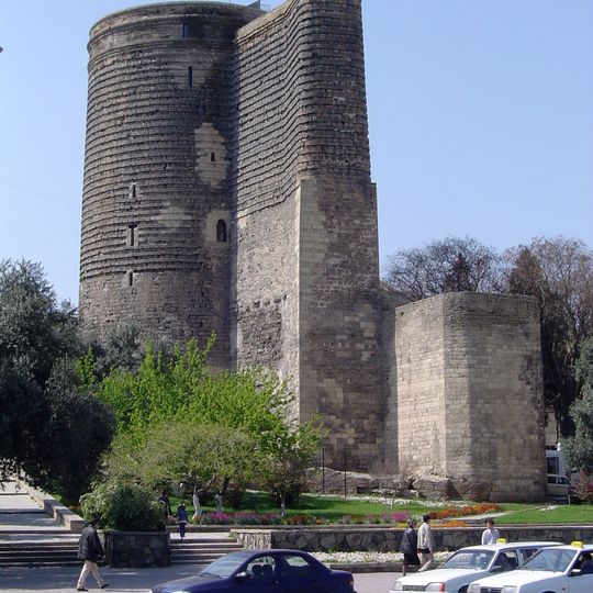 Cité fortifiée de Bakou avec le palais des Chahs de Chirvan et la tour de la Vierge