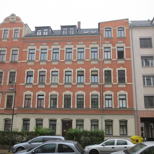 Mietshaus in geschlossener Bebauung Rudolf-Marek-Straße 4