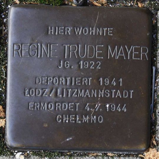 Stolperstein en memoria de Regine Trude Mayer