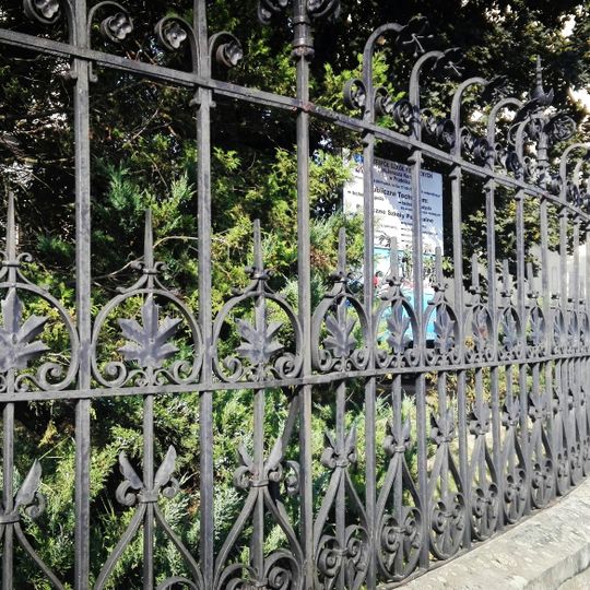 Ogrodzenie zespołu szkół medycznych w Prudniku