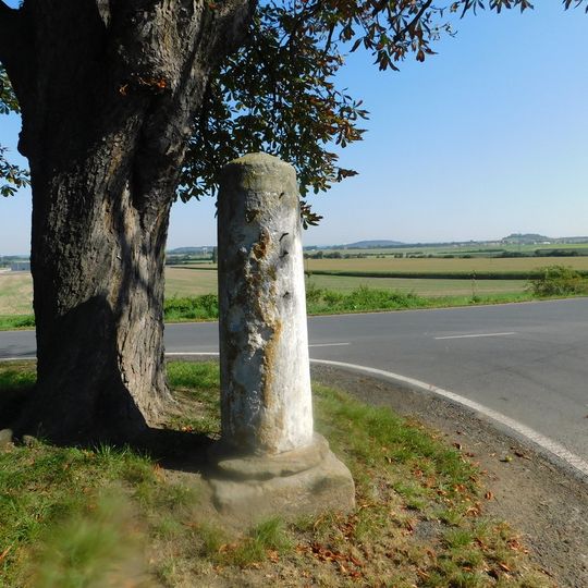 Milník ve Vykáni