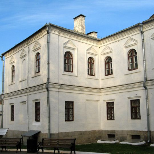 Служебные корпуса у Передних ворот — северный жилой дом чиновников богадельни