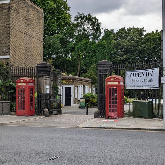 Brompton Cemetery Ironwork Piers, Gates And Screen On Fulham Road