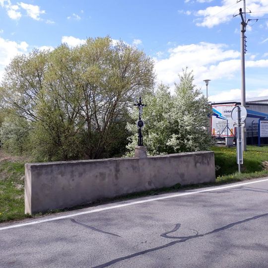 Kříž na mostě jižně od Dolních Slověnic