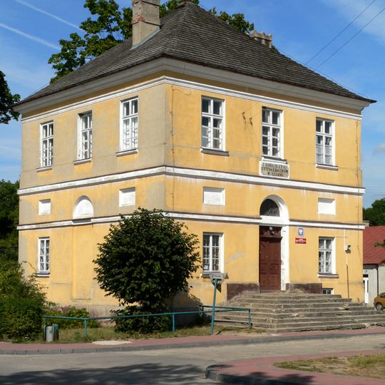 Ratusz, ob. biblioteka w Białaczowie