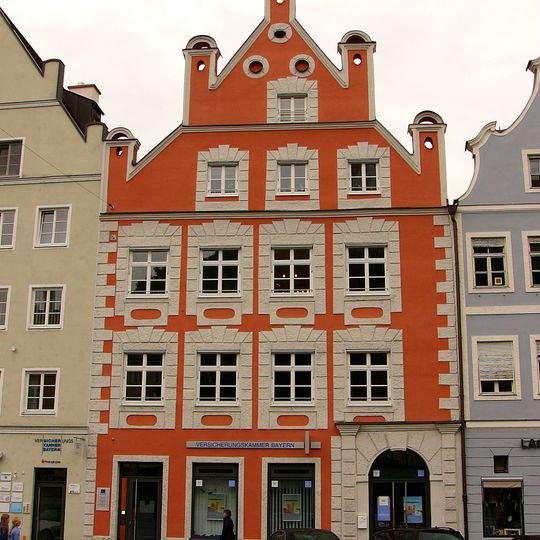 Wohn- und Geschäftshaus