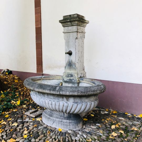 Brunnen im Garten Kirschgarten Museum