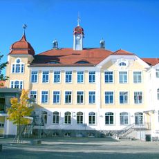 Ernst-Rietschel-Schule und Turnhalle Dr.-Michael-Straße 2 (Kühnstraße 1)