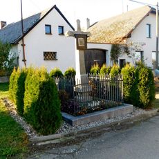 Kříž v centru Dobrohostova