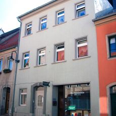 Wohnhaus in geschlossener Bebauung mit Hofdurchfahrt Robert-Koch-Straße 24