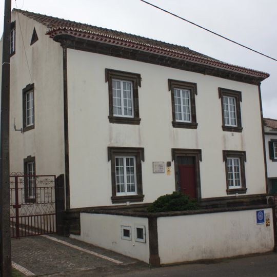Casa de habitação e anexos sita na Rua David Dias Pimentel