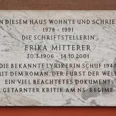 Gedenktafel für Erika Mitterer