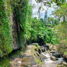 Candi Tebing Jukut Paku