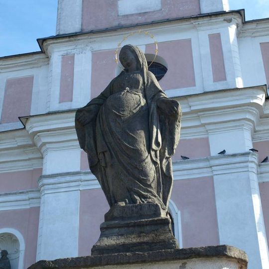 Socha Panny Marie u kostela svatého Václava v Novém Veselí