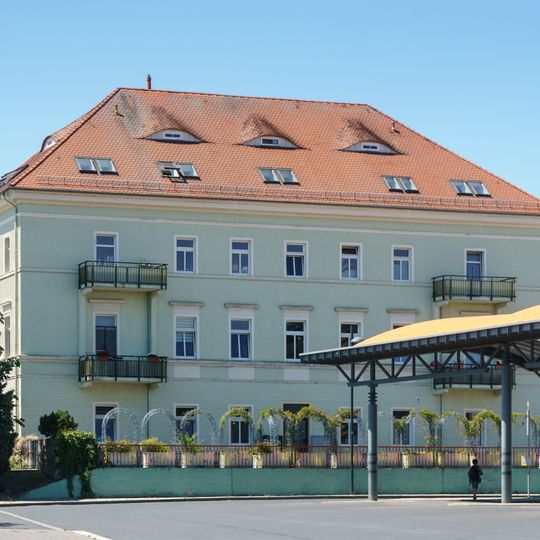 Ehemaliges Postgebäude in offener Bebauung Promenade 33