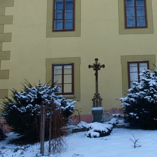 Kříž u fary v Nýrsku