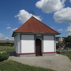 Kaple severozápadně od Oseku