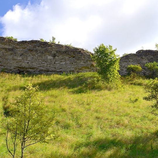 Стена между Наугольной и Южной башнями