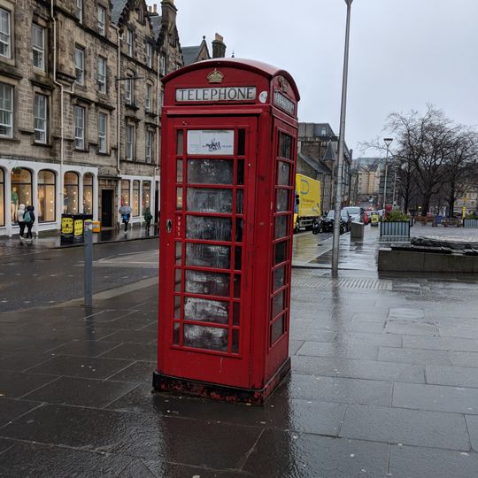 Edinburgh, Grassmarket, K6 Telephone Kiosk