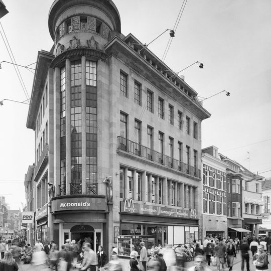 Winkelpand met stijlinvloeden van Um 1800 en Art Deco