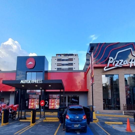 Pizza Hut • Zona 9