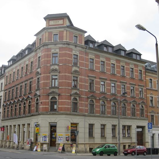 Mietshaus in geschlossener Bebauung in Ecklage Lessingstraße 12
