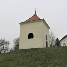 Zvonice na návsi ve Všejanech