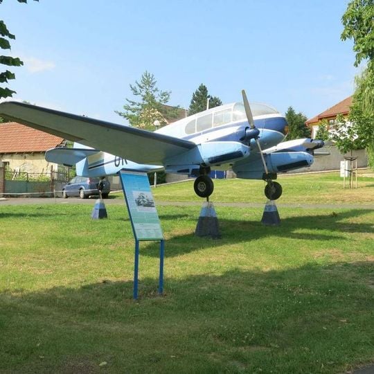 Pomník letadla Ae-45 v Rané u Loun