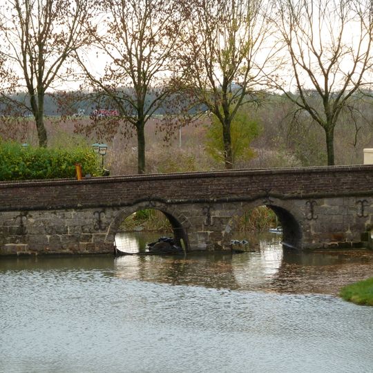 Rivieren Castle: bridges
