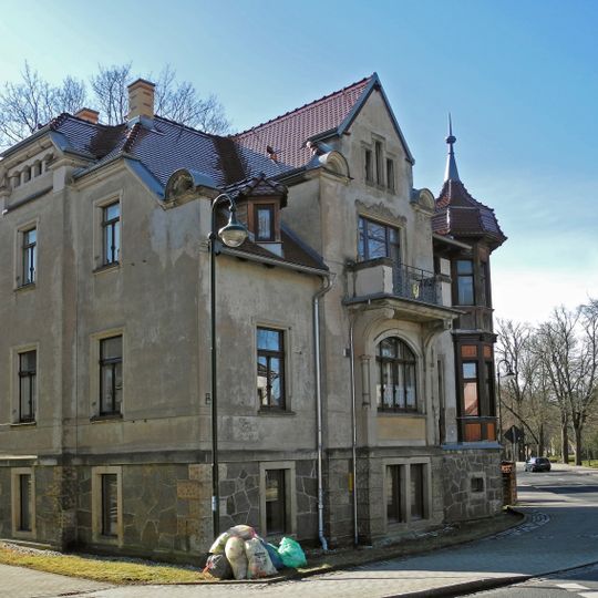 Villa mit Pfeilern der Toreinfahrt Freiberger Straße 27