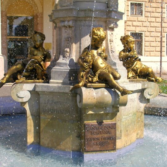 Ganymedova fontána, doska nápisová