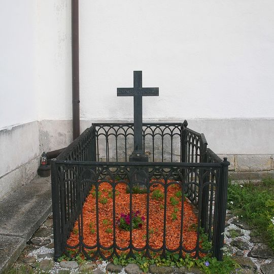 Litinový kříž a zábradlí