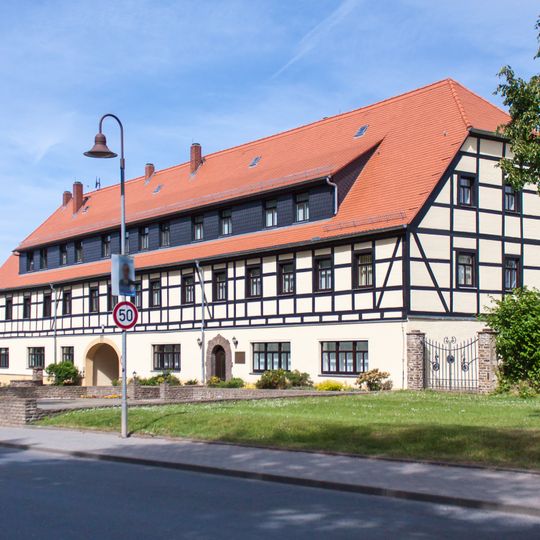 Ehemaliger Gasthof in offener Bebauung Altes Jagdschloß 6